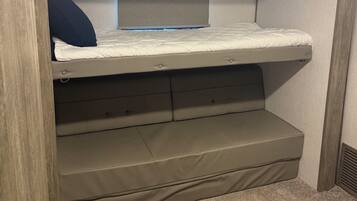 3 bedrooms, WiFi (free), bed sheets