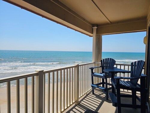 SEASIDE SERENITY. Oceanfront and fully stocked!