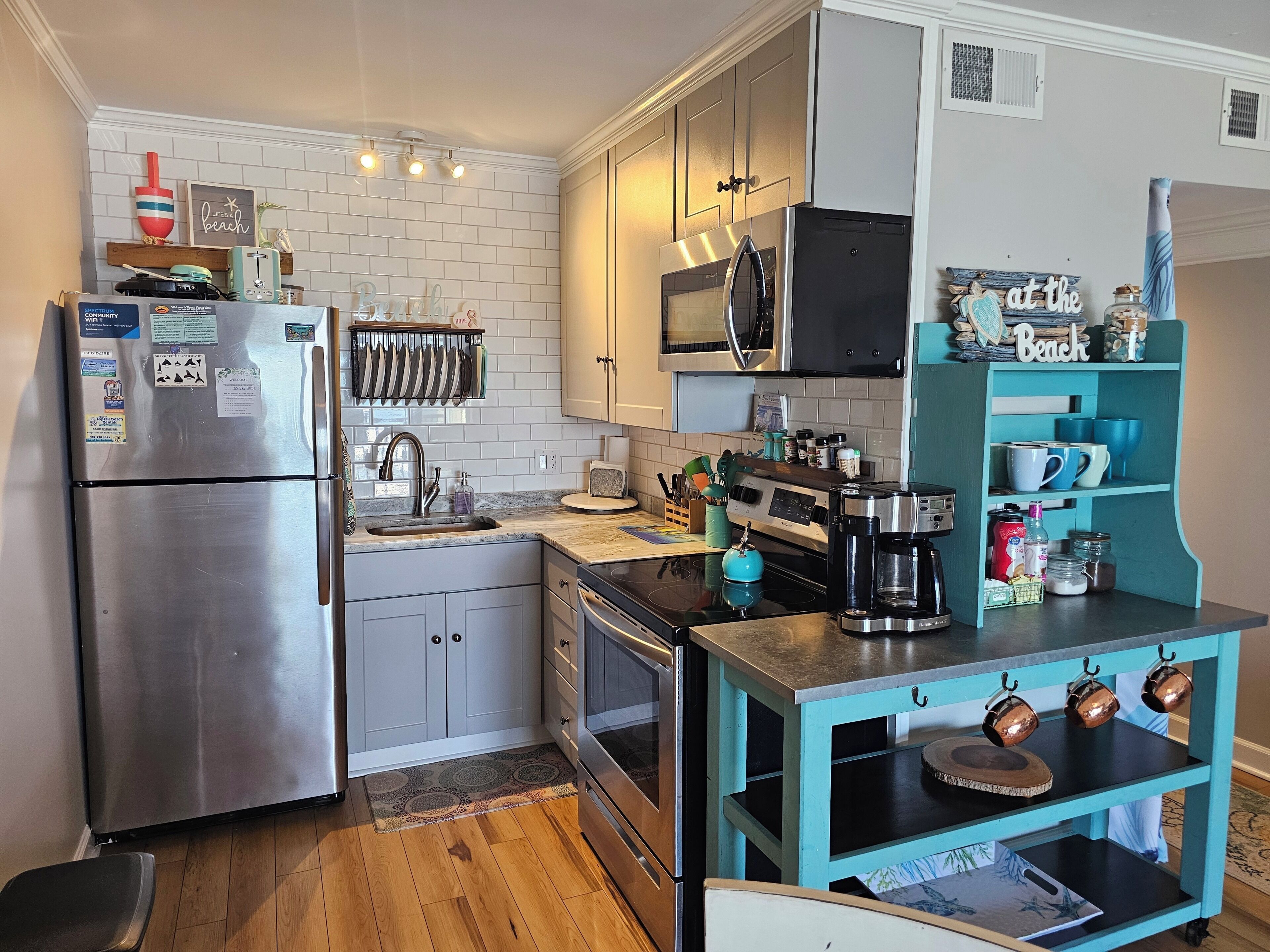 Coffee/tea maker, fridge, microwave, oven