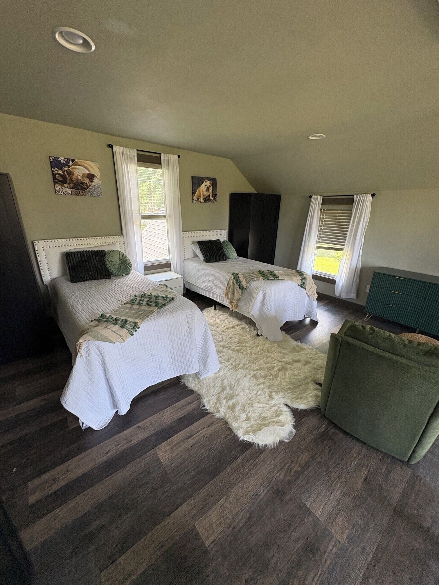 Loft area with 2 twin beds