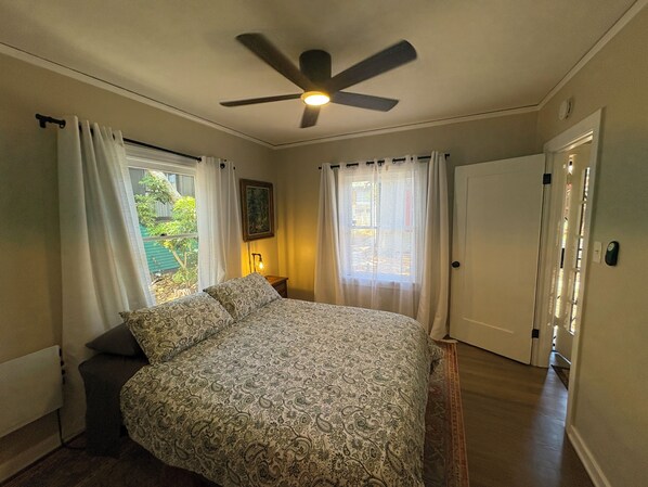 Room - Private 1-bedroom cottage in North Park Neighborhood walk everywhere (San Diego)