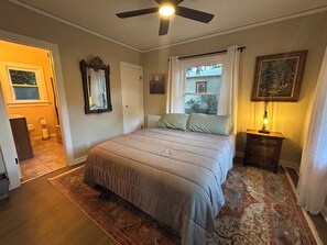 Room - Private 1-bedroom cottage in North Park Neighborhood walk everywhere (San Diego)