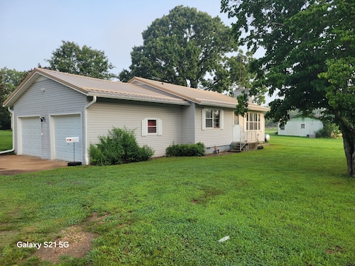 Diamond City Lake & Links

Cozy 2 bedroom 1 bath in the center of everything!!