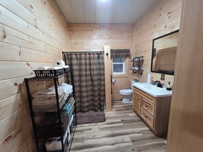 Bathroom - Charming secluded cabin in Saint Johnsville perfect for relaxing getaway (Saint Johnsville)