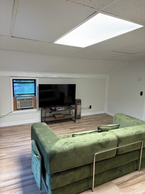 Smart TV - One bedroom apartment finger lakes in lakes (Naples)
