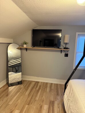 Iron/ironing board, WiFi, bed sheets - One bedroom apartment finger lakes in lakes (Naples)