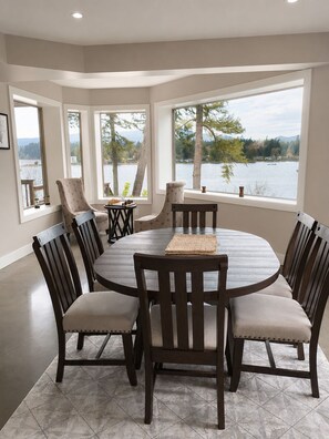 Dining - Relaxing Waterfront Haven with Hot Tub & Dock (Sooke)
