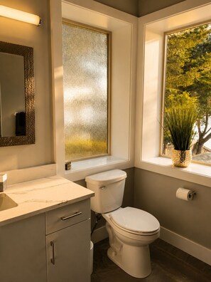 Hair dryer, towels, soap, toilet paper - Relaxing Waterfront Haven with Hot Tub & Dock (Sooke)