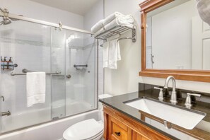 Shower, hair dryer, towels, shampoo - Family Friendly Tahoe Pines Escape with Mountain Comfort and Patio (Incline Village)