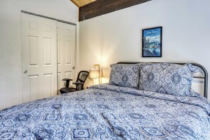 3 bedrooms, WiFi, bed sheets - Family Friendly Tahoe Pines Escape with Mountain Comfort and Patio (Incline Village)