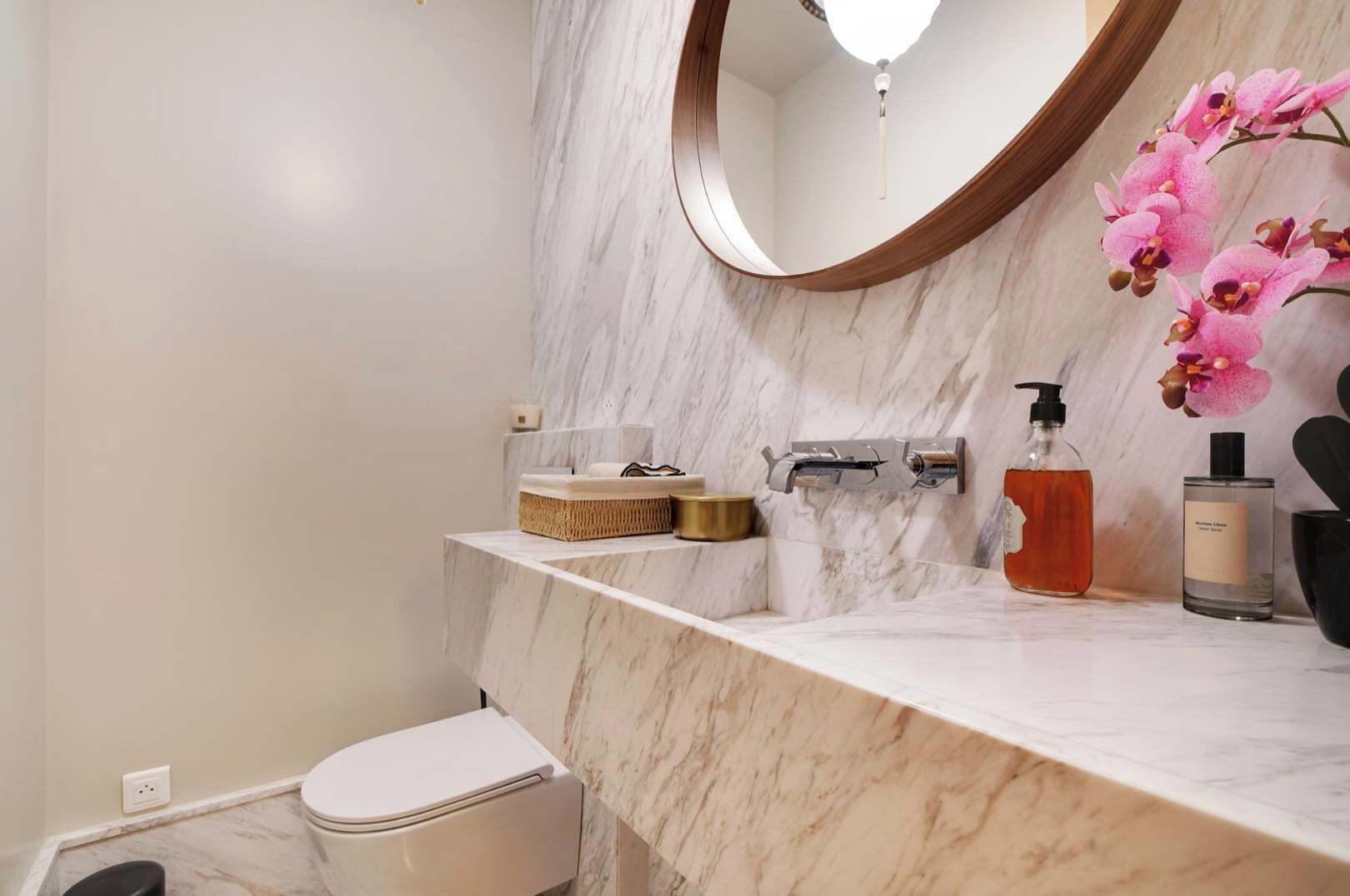 Shower, hair dryer, towels, shampoo