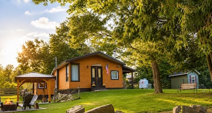 Historic Edgehill Cottage in Port Kent