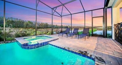 Beautiful 9-bedroom house with AC in serene Kissimmee , Bring the whole Family !