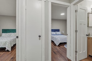 2 bedrooms, WiFi, bed sheets - Sask & Relax ! (Cherokee Village)