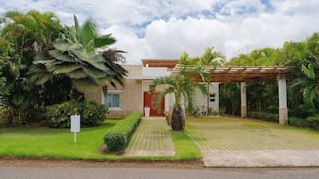 Villa, 3 Schlafzimmer, barrierefrei, eigener Pool | Garten