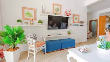 Villa, 3 chambres, accessible aux personnes à mobilité réduite, piscine privée | Salle de séjour