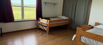 Spacious 5-bedroom house ideal for families or fishing groups