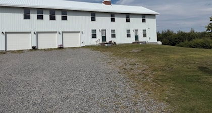 Spacious 5-bedroom house ideal for families or fishing groups