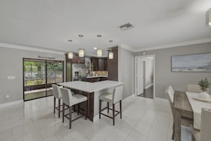 Dining - Wonderful 3-bedroom house in charming Lantana, less than 5 minutes from beach (Lantana)