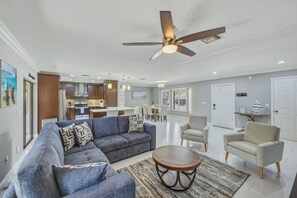 A living room with a sofa, armchairs, a coffee table, and a ceiling fan. - Wonderful 3-bedroom house in charming Lantana, less than 5 minutes from beach (Lantana)