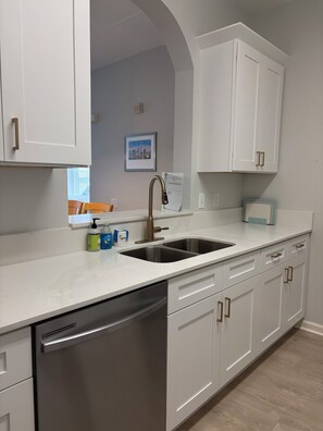 Private kitchen - Enchanted 3BR Condo w/ pool, mins to Disney (Kissimmee)