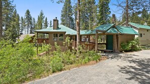 A cabin with a porch, surrounded by trees. - Candal Crest in Tamarack (Big Creek)
