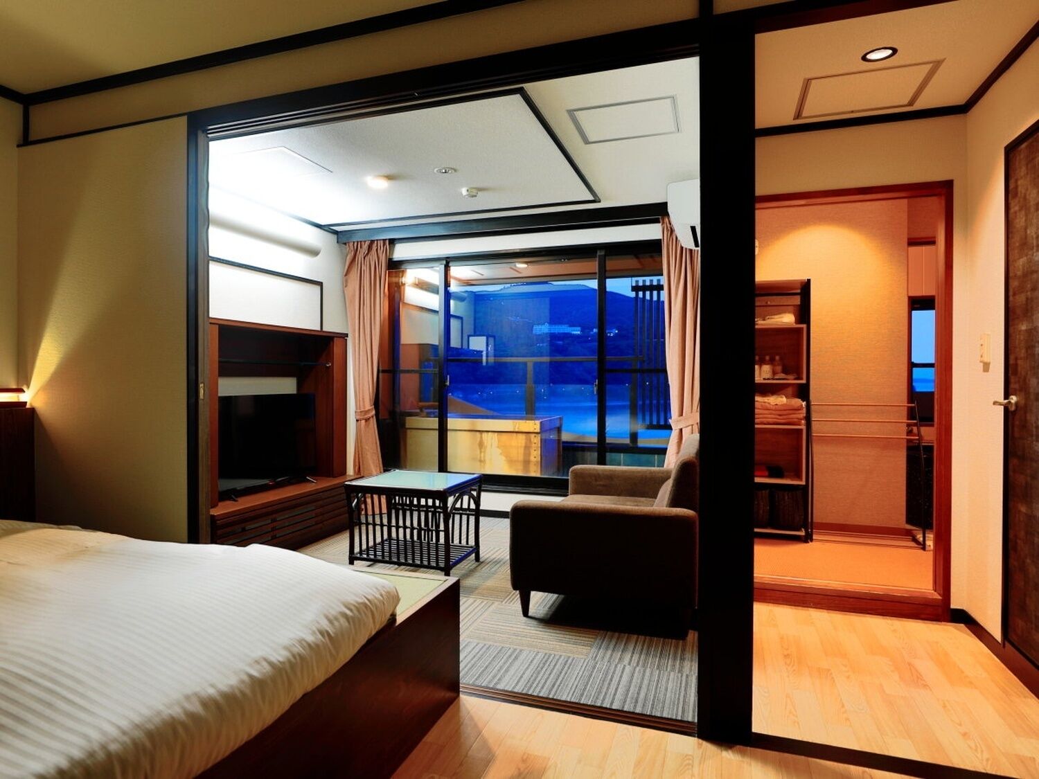 In-room safe, free WiFi