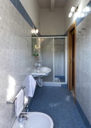 A modern bathroom with a sink, mirror, and shower. - Villaggio Riviera Calabra (Zambrone)