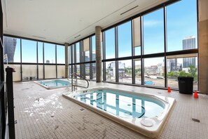Pool - Stylish Skyview Condo in Kitchener Downtown (Kitchener)