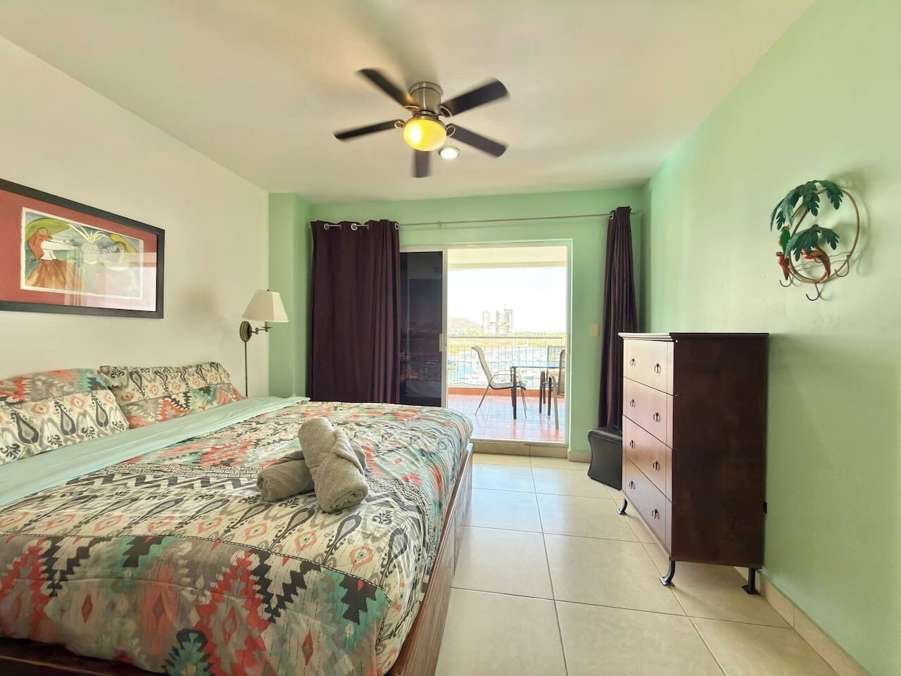 Desk, iron/ironing board, WiFi, bed sheets