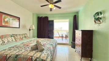 Desk, iron/ironing board, WiFi, bed sheets