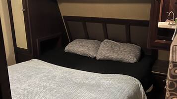 3 bedrooms, bed sheets