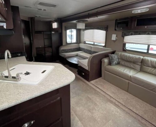 Spacious   recreational vehicle in Cheyenne 2 bunks two sofa beds and one master