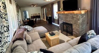 3-bedroom house on outskirts of Olean with peaceful porch back patio & fire pit