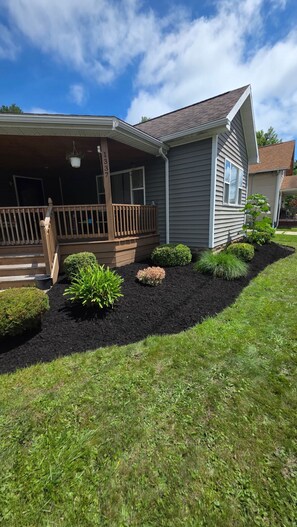 Exterior - 3-bedroom house on outskirts of Olean with peaceful porch back patio & fire pit (Olean)