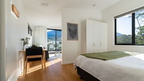 1 bedroom, WiFi, bed sheets - Mosswood - Breath Quiet Hideaways, Hobart (Fern Tree)