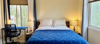 Peaceful 1-bedroom apartment with AC in vibrant Seattle UW district