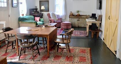 Cute Modern Farmhouse in Essex, .