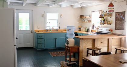 Cute Modern Farmhouse in Essex, .