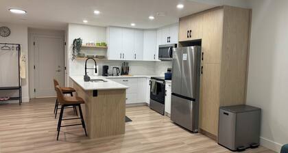 Cozy Designer Stay w/ Full
Kitchen + Den