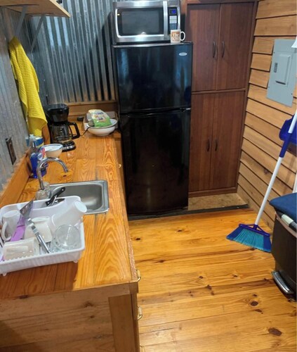 Tiny home near SOUTH MOUNTAIN STATE PARK. ONE MILE FROM BROAD RIVER