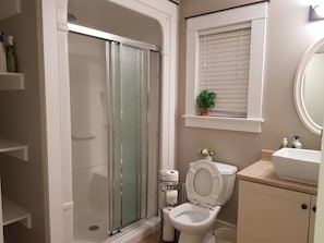 Bathroom - East End Suite Rentl (Eastern Passage)