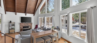 South Shore Sanctuary - Private Home with Ideal bed setup for Families, Couples, or Singles