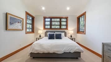 Tabla de planchar con plancha, wifi y ropa de cama