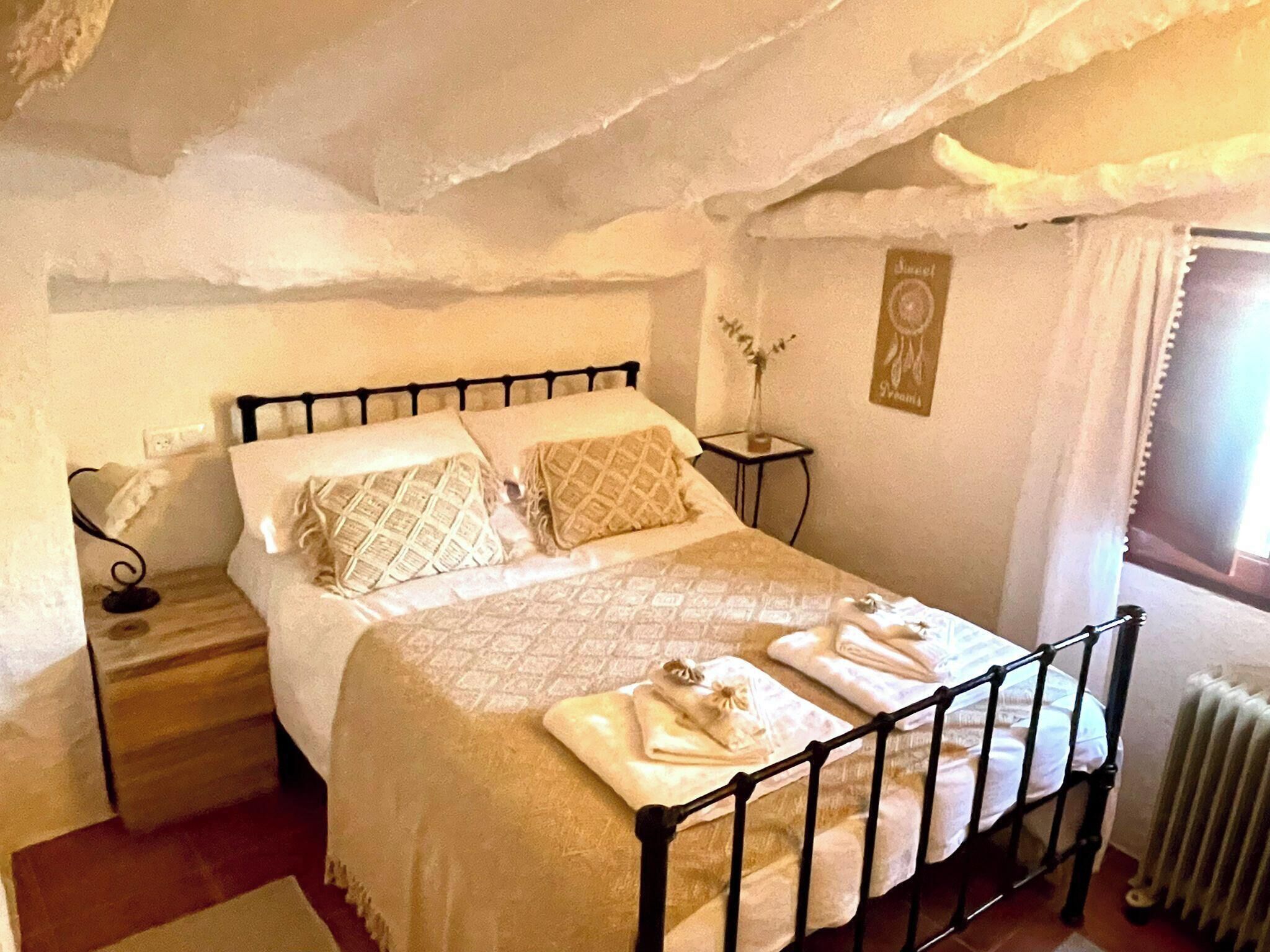 Tabla de planchar con plancha, wifi y ropa de cama 