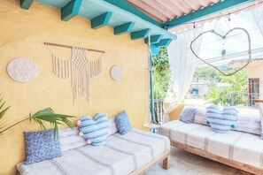 A room with two sofas, a macrame wall hanging, and a heart-shaped decoration. - Pool Access • Walk to Beach • Kitchen • SAYULITA BOUTIQUE SUITES - 1 (Sayulita)