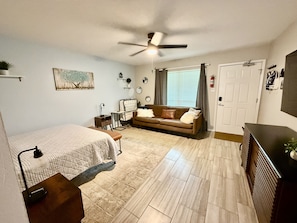 1 habitación, tabla de planchar con plancha, wifi gratis y ropa de cama 