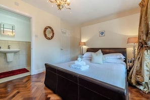 Room - Apartment - Sleeps 6 - Private Garden (Swansea)