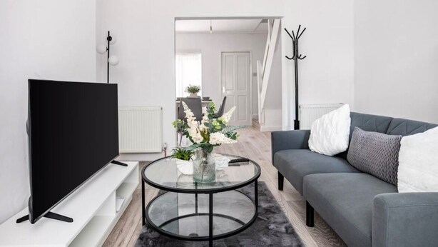 Living area - House Sleeps 3 with Garden (Birkenhead)