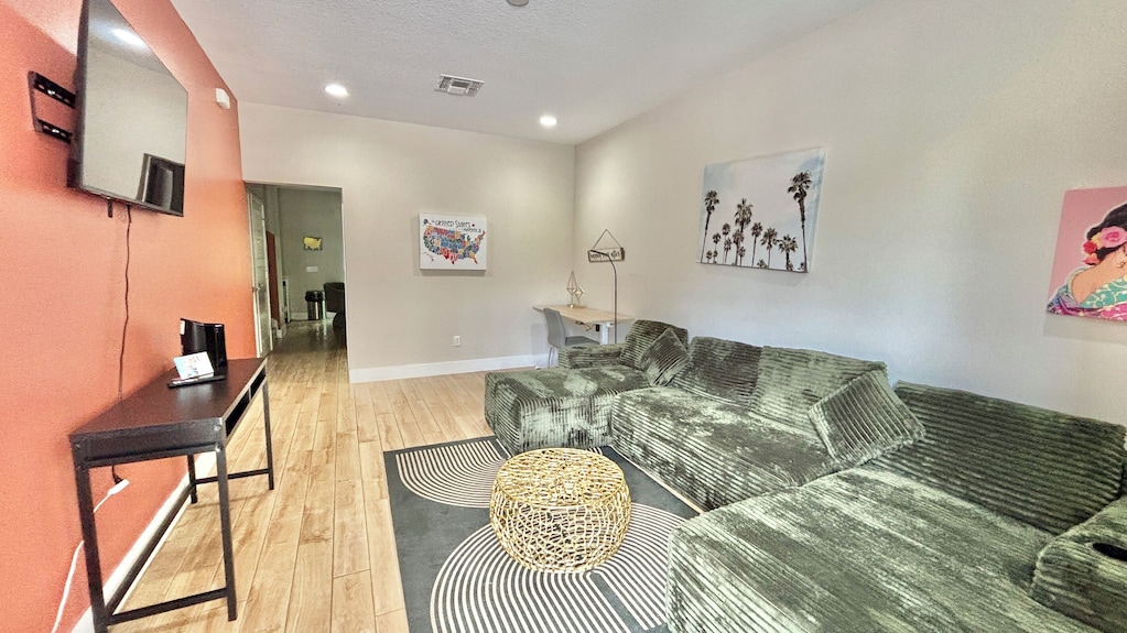 Modern 4br Townhome Near Disney | Sleeps 12 - Kissimmee, FL